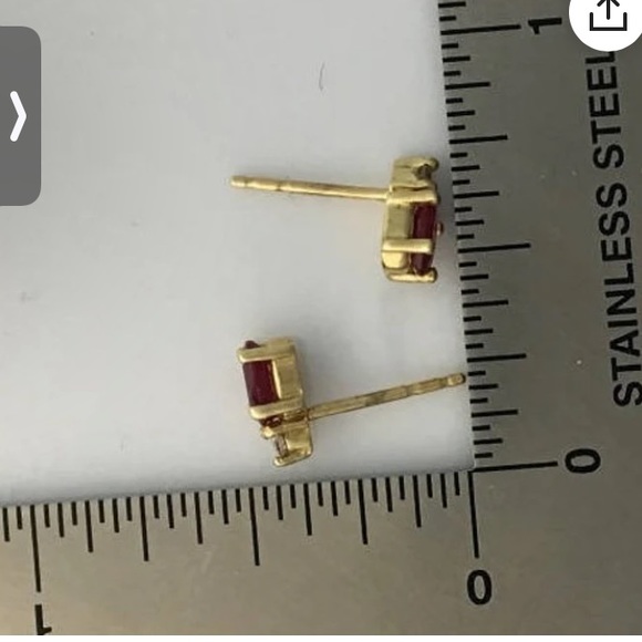 14K Yellow gold Amethyst stud post earrings with diamond chip - Picture 6 of 7